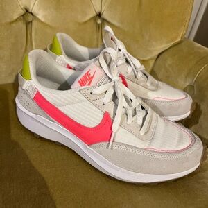 Nike women's shoes 7.5